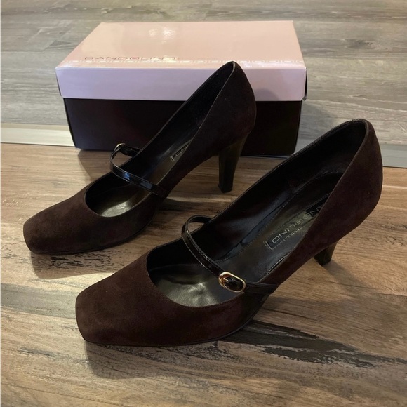 Bandolino Dark Brown Suede Heels With Buckle Strap, Size 8 - Picture 11 of 12